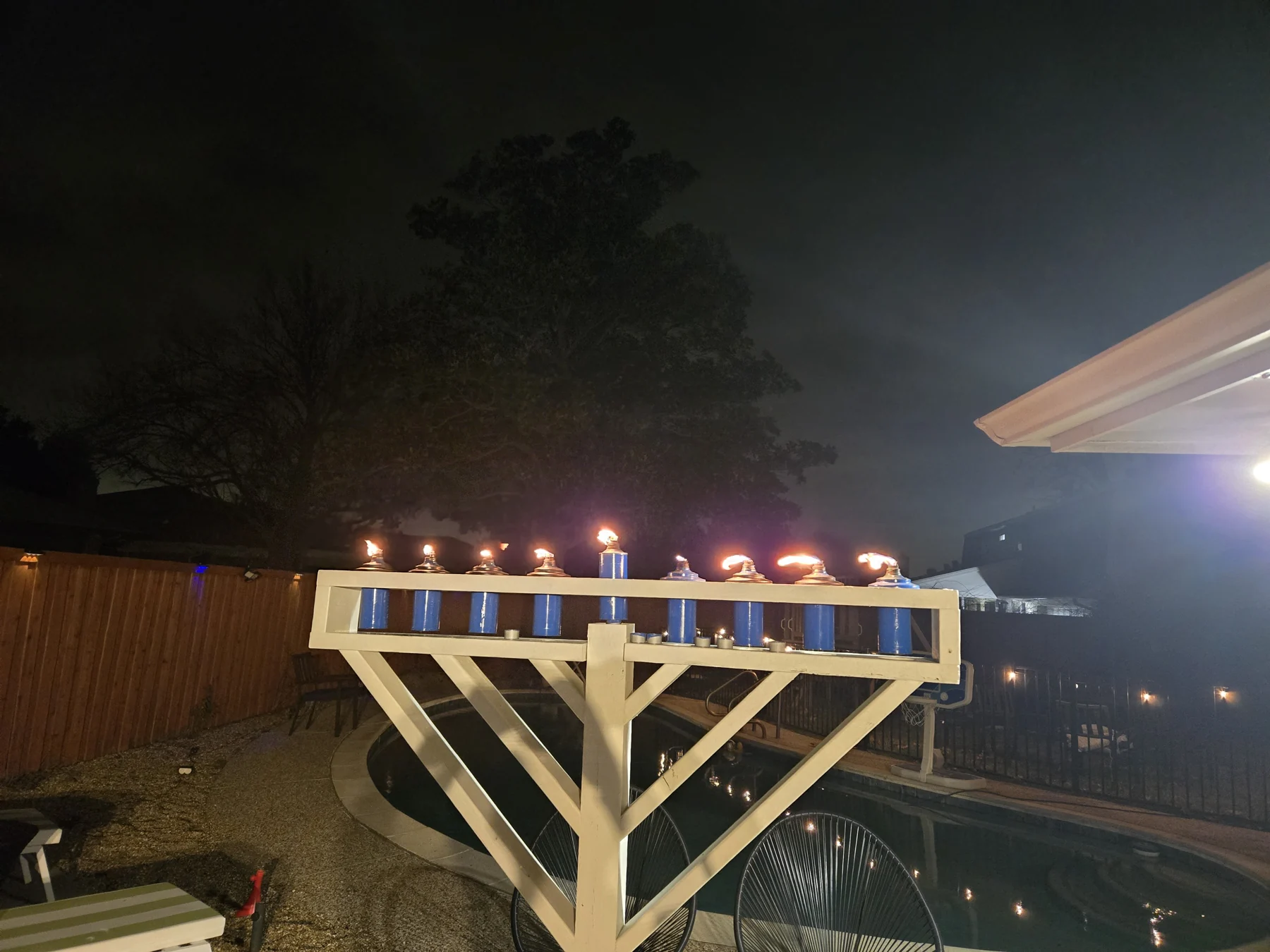 מאירים יחד בחנוכה