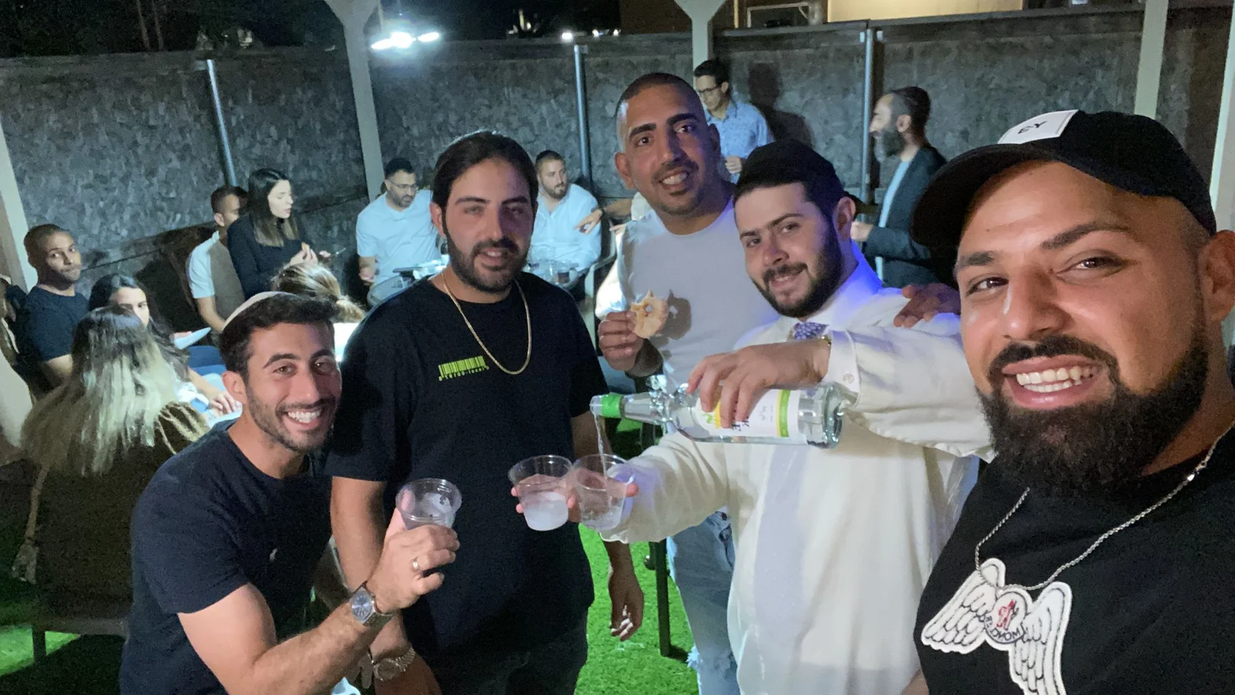חברים שהופכים לקהילה